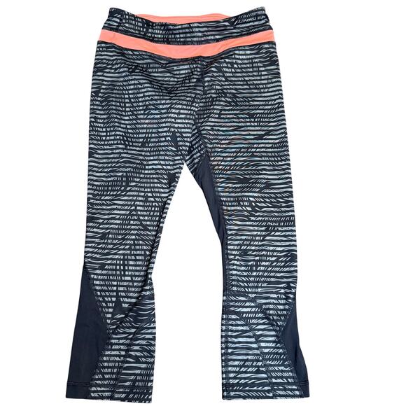 Lululemon Run Inspire Crop II, Full On Luxtreme, Black Grapefruit, Size 6 - Picture 5 of 10